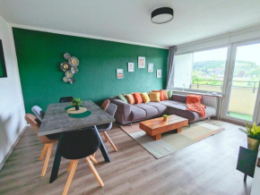 Schöne Wohnung mit Balkon/Parkplatz/Aufzug